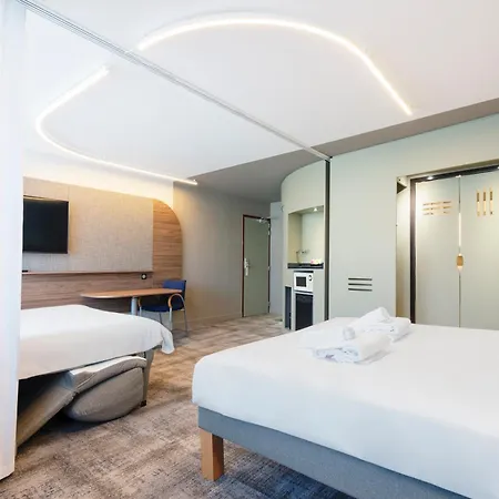 Novotel Centre מלון 4*