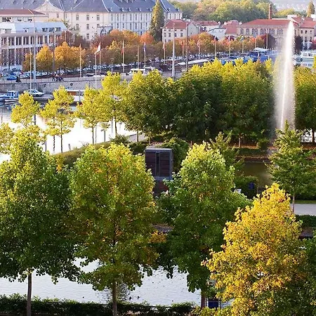Novotel Centre Отель Нанси