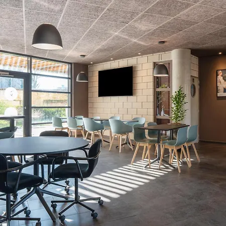 Otel Novotel Centre 4*