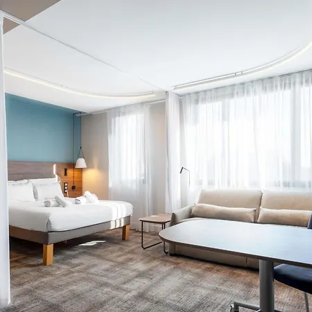 Novotel Centre 호텔 4*