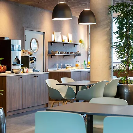 호텔 Novotel Centre 4*