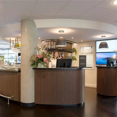 호텔 Novotel Centre 4*