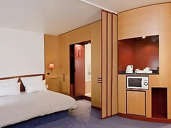 Отель Novotel Centre