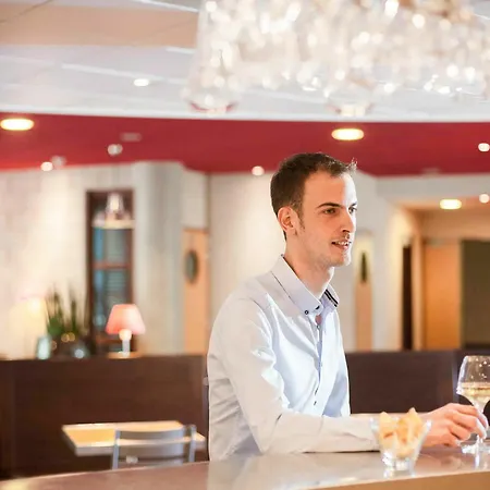 Отель Novotel Centre 4*