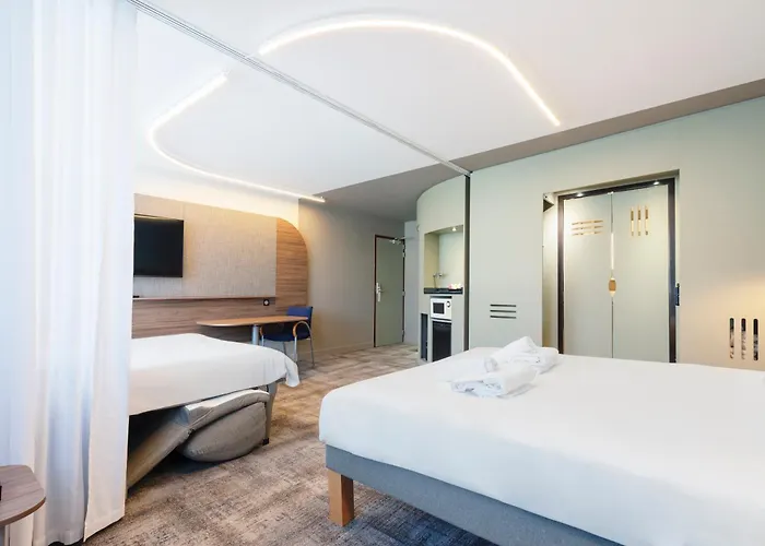 Novotel Centre מלון 4*