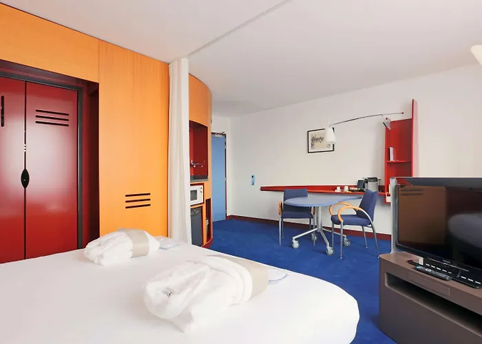 מלון Novotel Centre