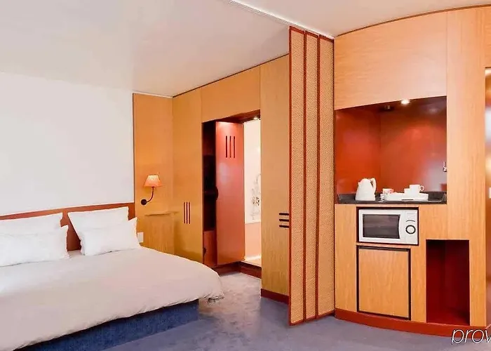 Novotel Centre Hotel 4*